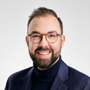 David Chaksad, Dr. iur.*